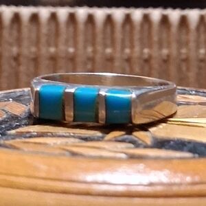 Elegant Silver and Turquoise Women's Ring